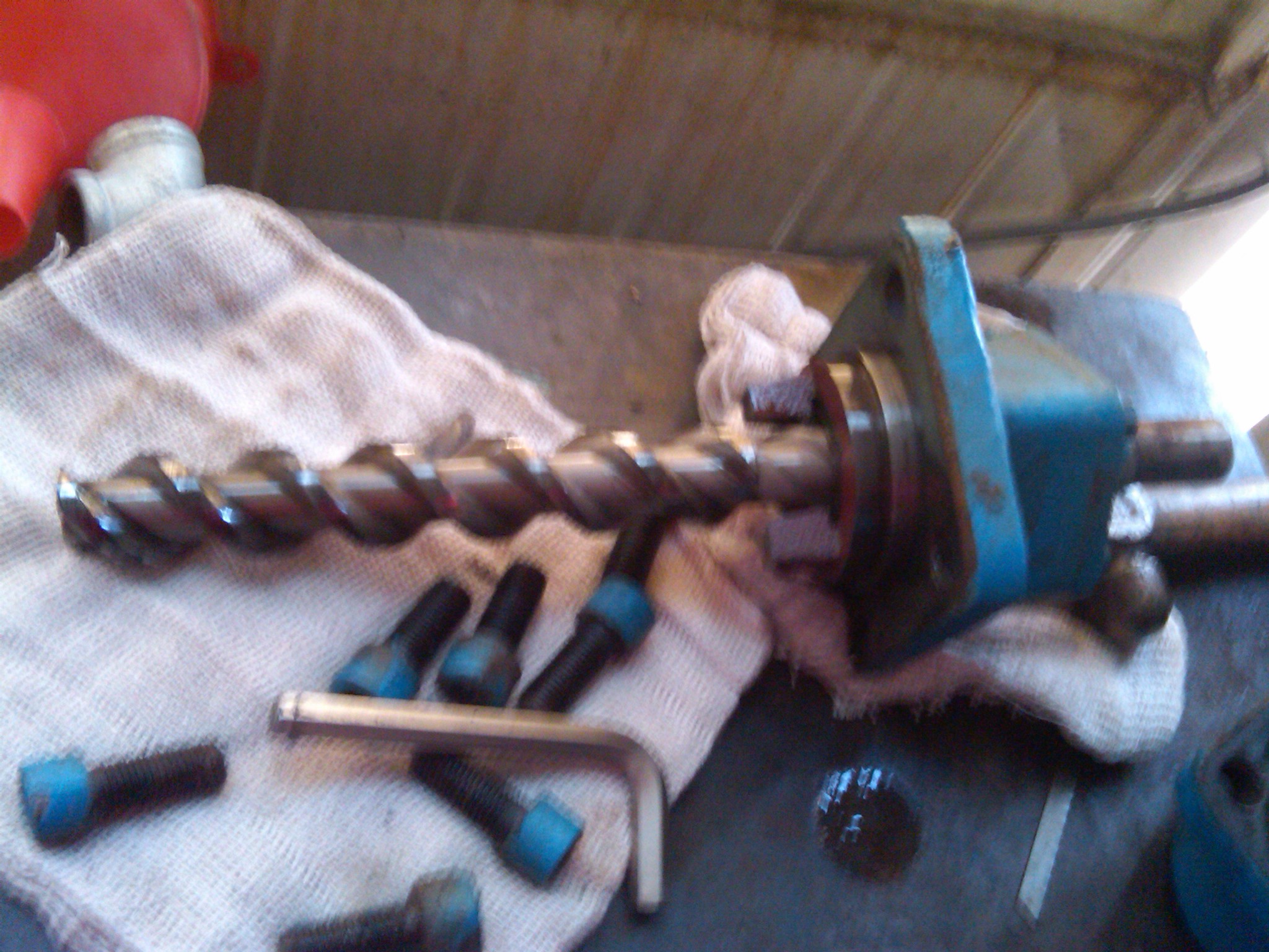 清晰结构的三螺杆泵