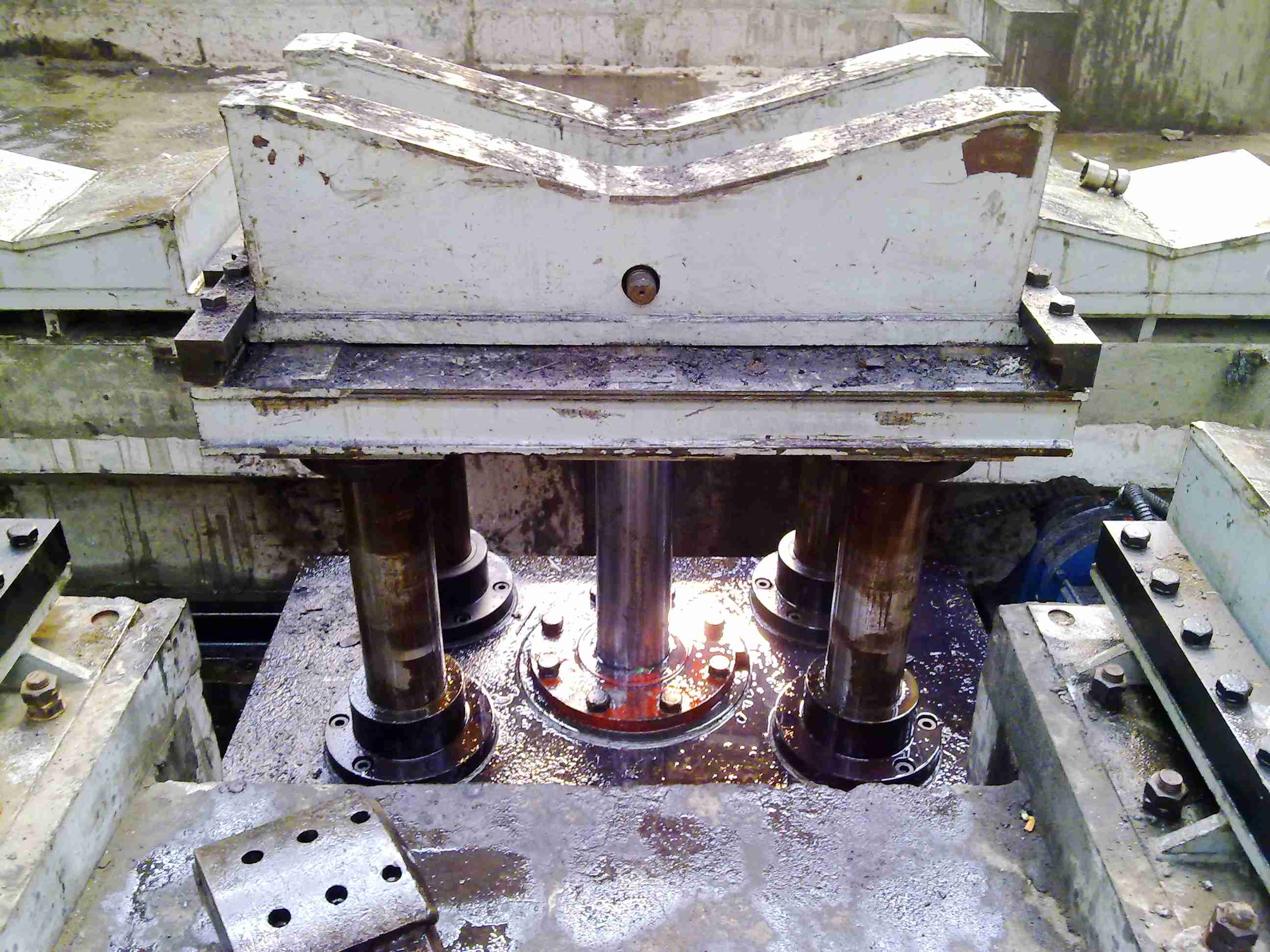 LW07-810（1400x14冷弯钢板桩设备）