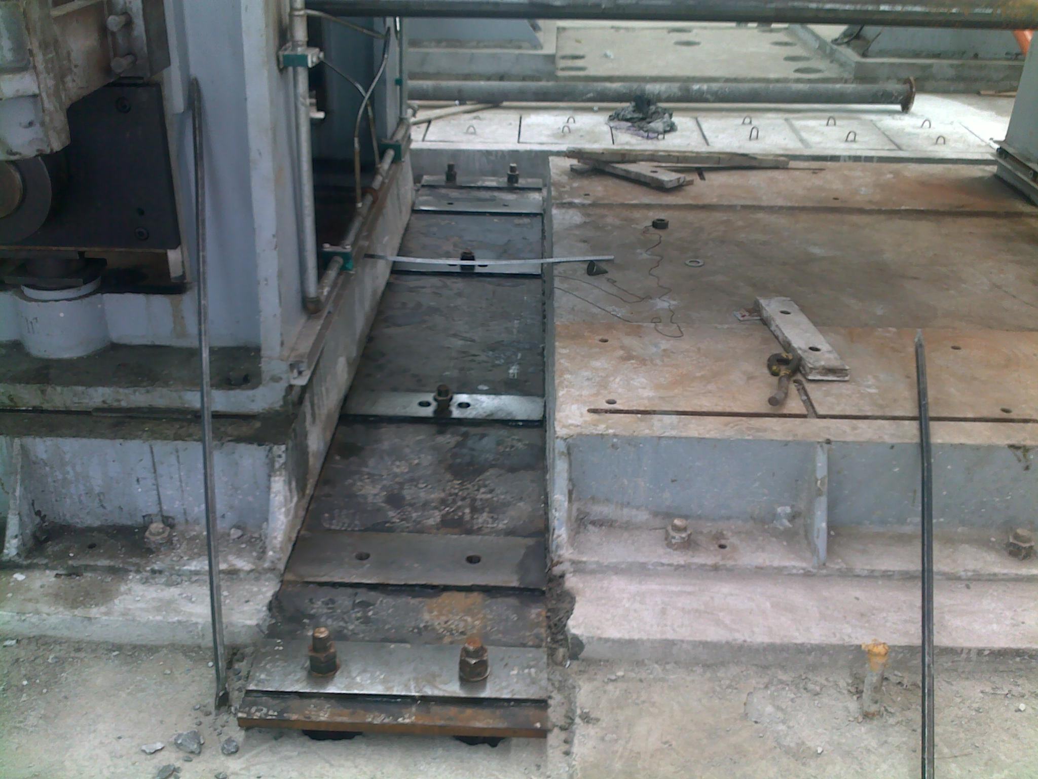 LW07-810（1400x14冷弯钢板桩设备）