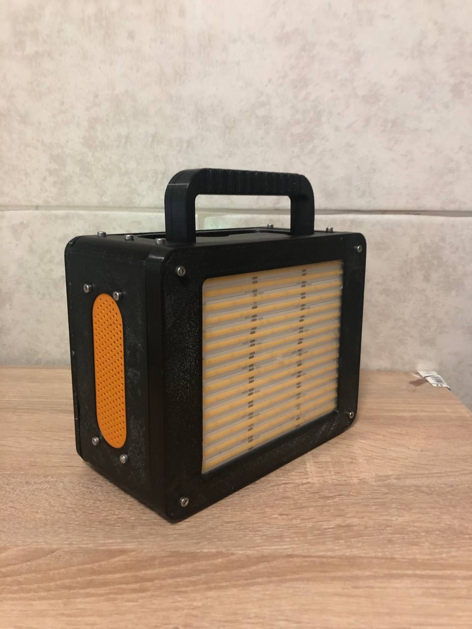 聚光灯扬声器充电器