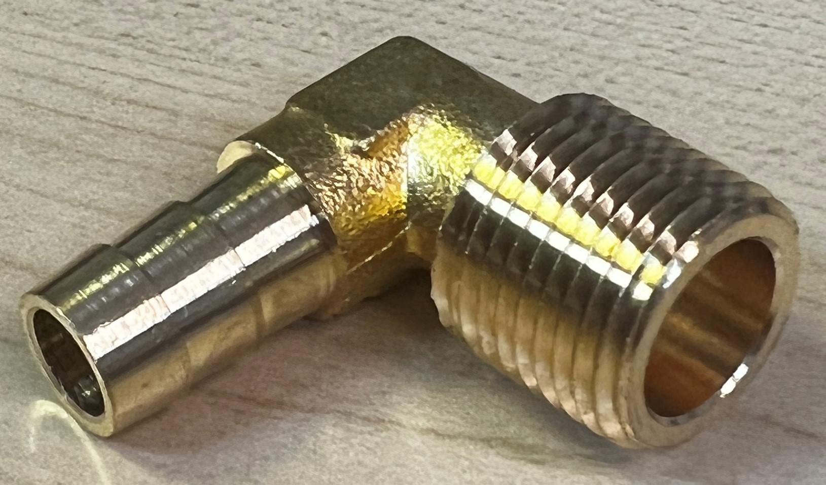 3-8英寸MNPT X 3-8英寸软管内径黄铜弯头宝塔接头