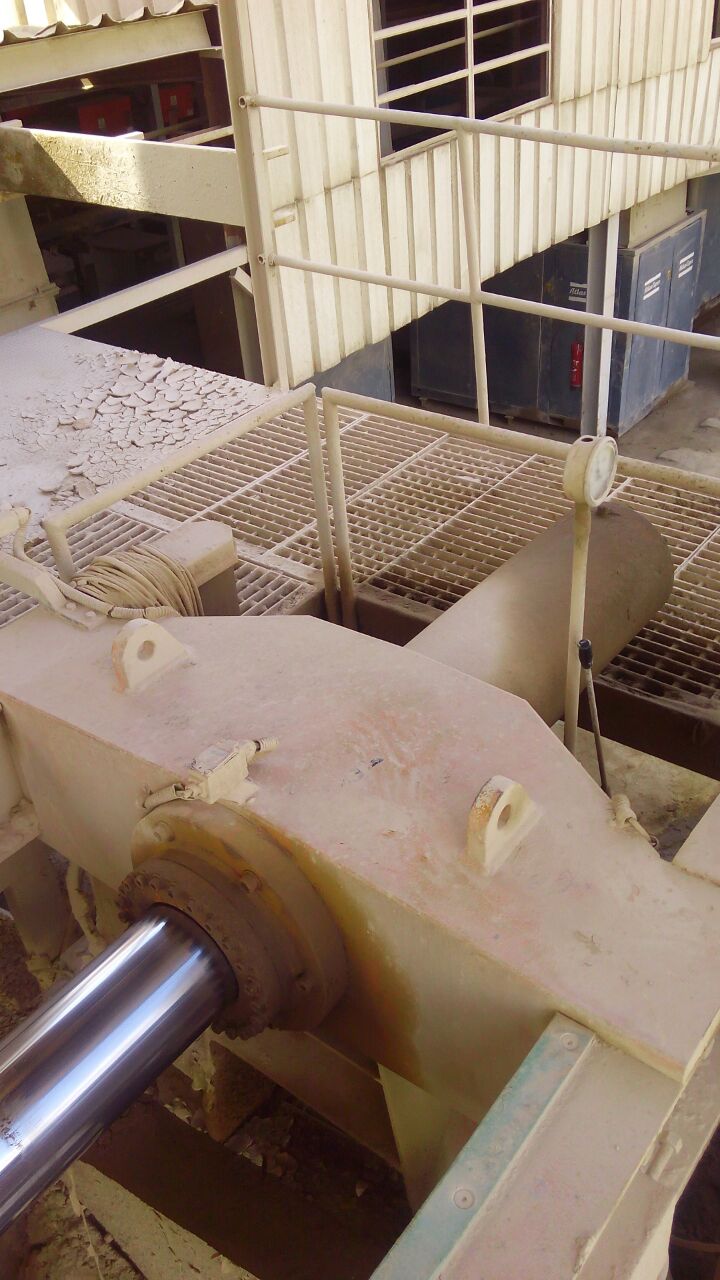 A0002829-焊接型液压缸 250x180x983 毫米