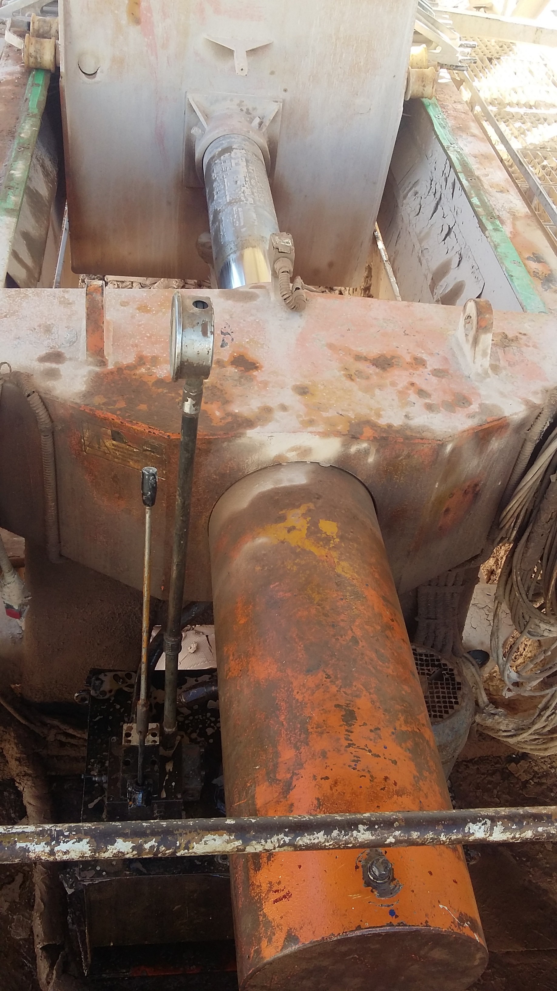 A0002829-焊接型液压缸 250x180x983 毫米