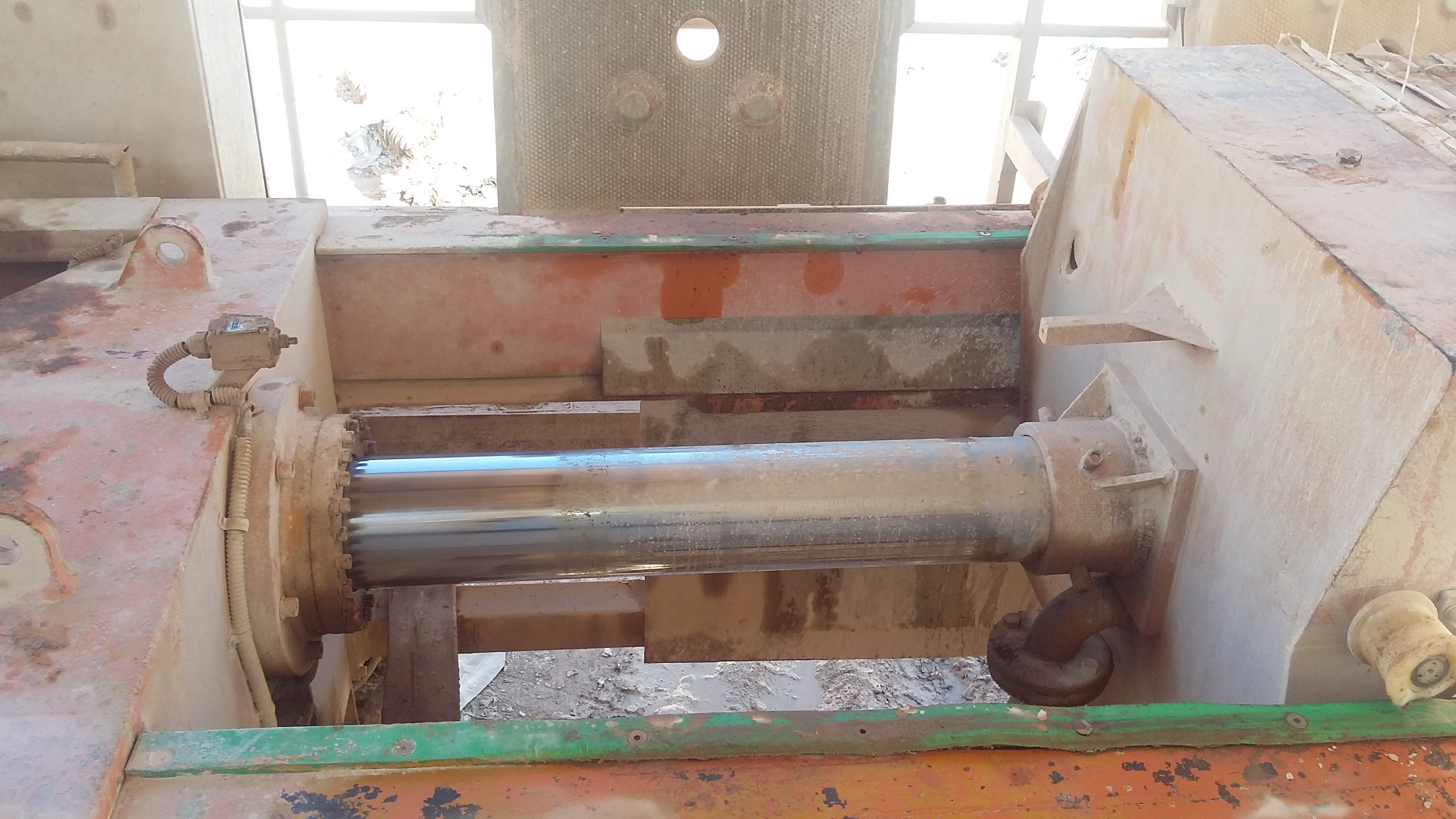 A0002829-焊接型液压缸 250x180x983 毫米