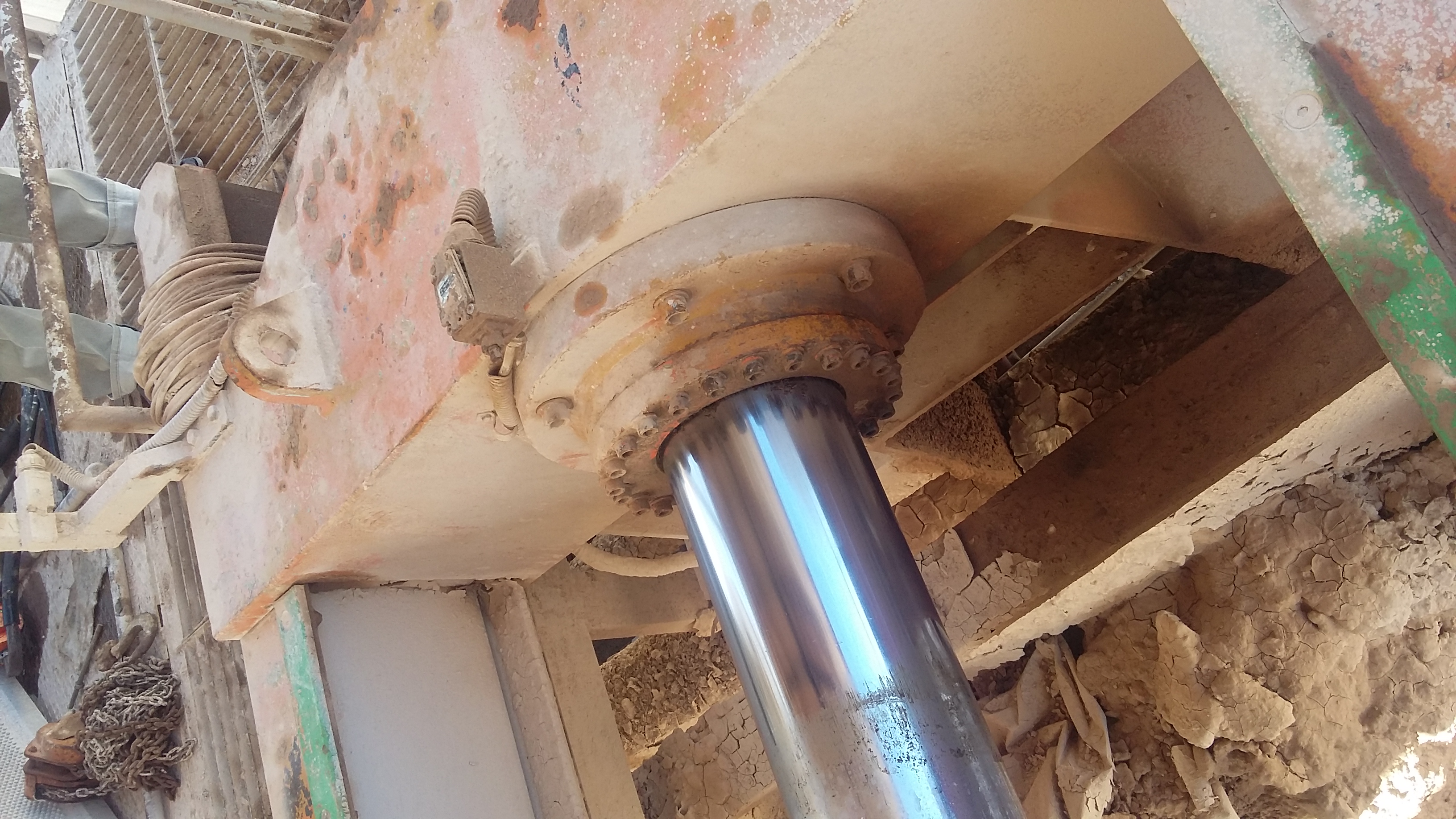 A0002829-焊接型液压缸 250x180x983 毫米