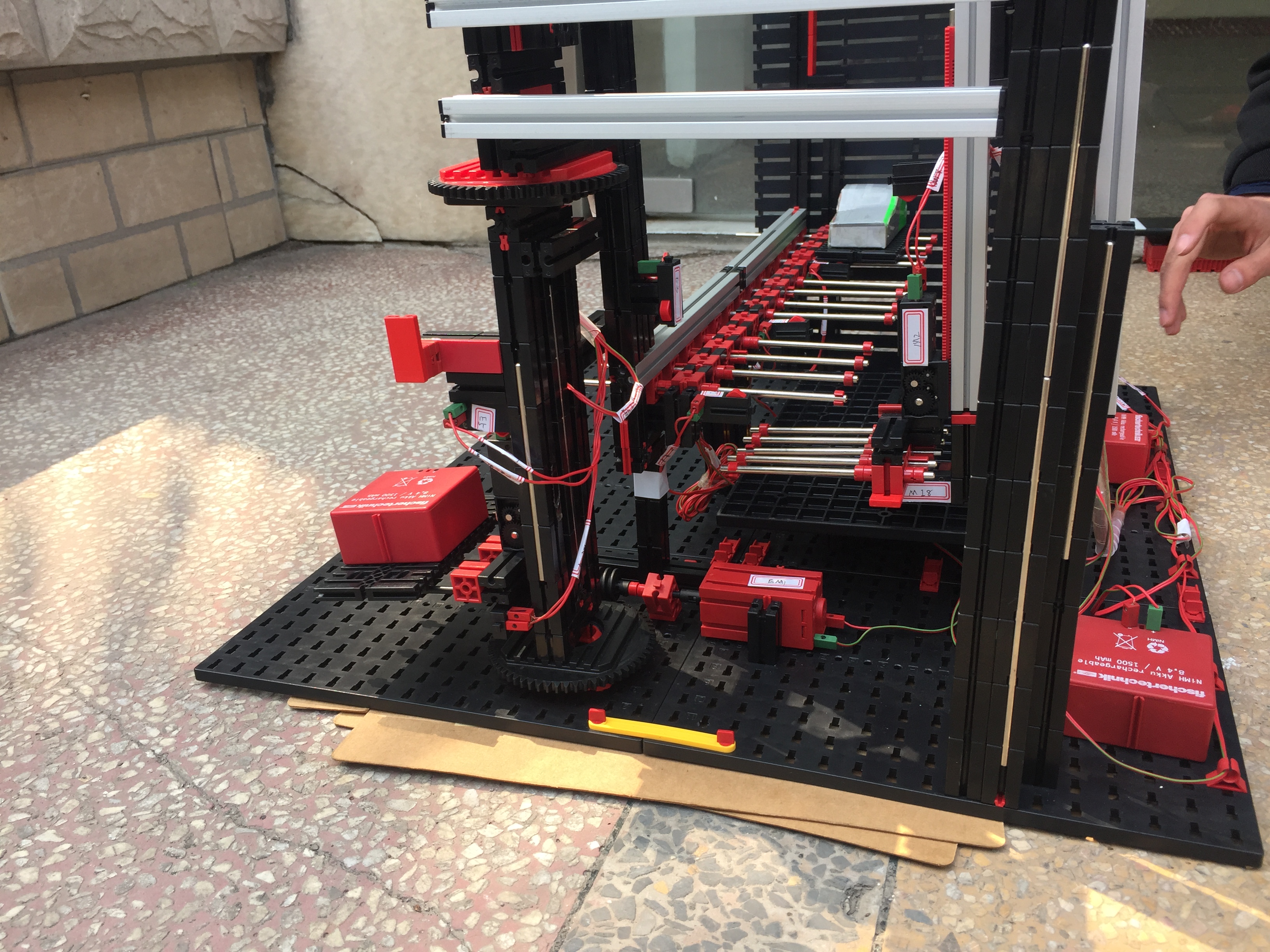 慧鱼乐高智能立体停车场