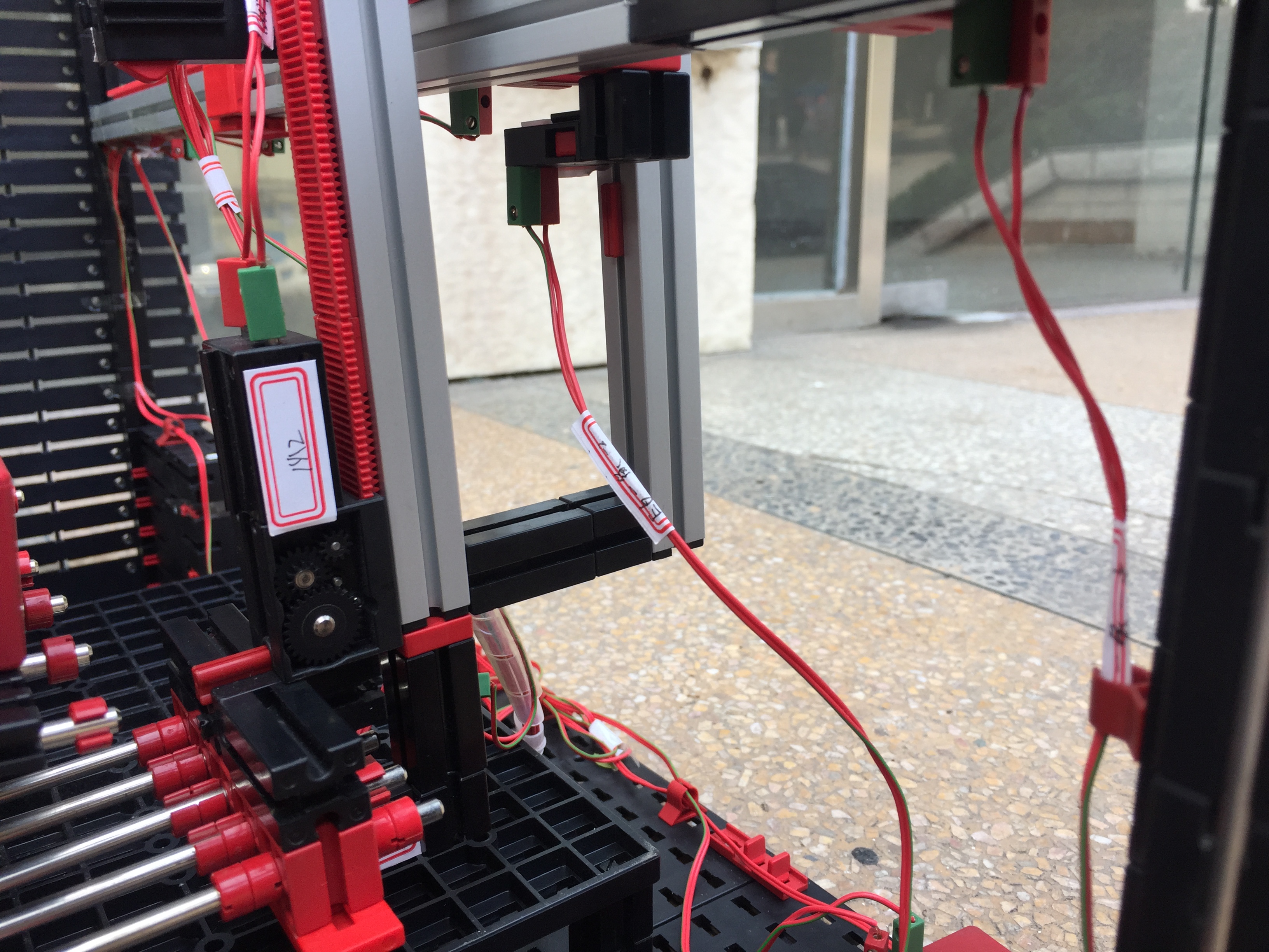 慧鱼乐高智能立体停车场