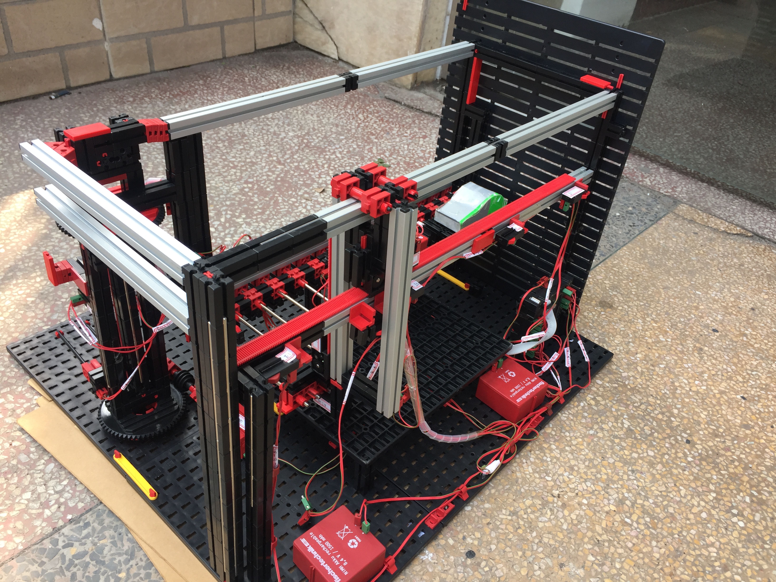 慧鱼乐高智能立体停车场