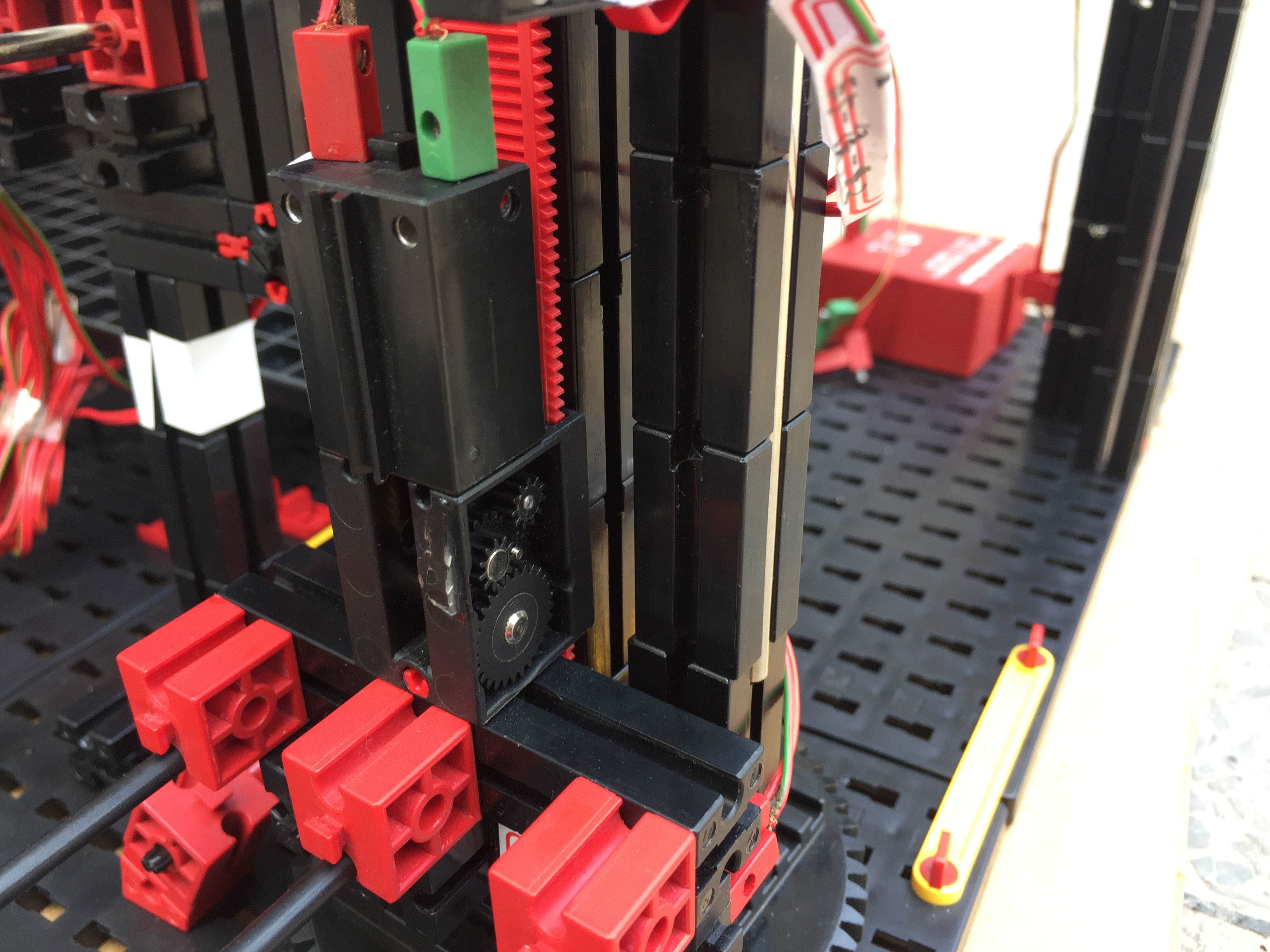 慧鱼乐高智能立体停车场