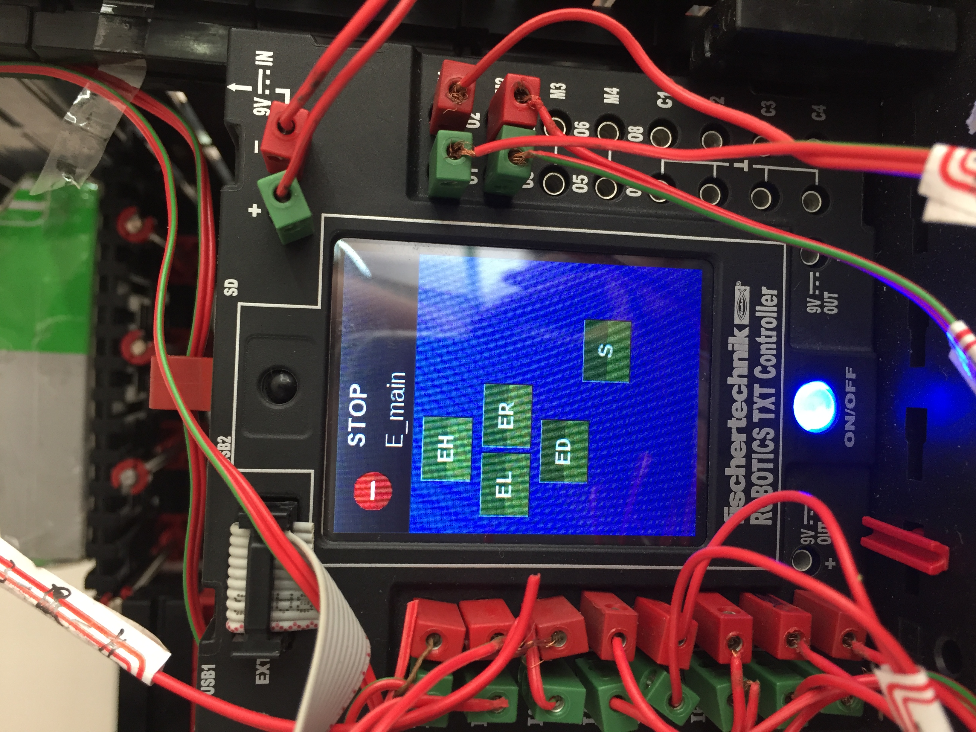 慧鱼乐高智能立体停车场