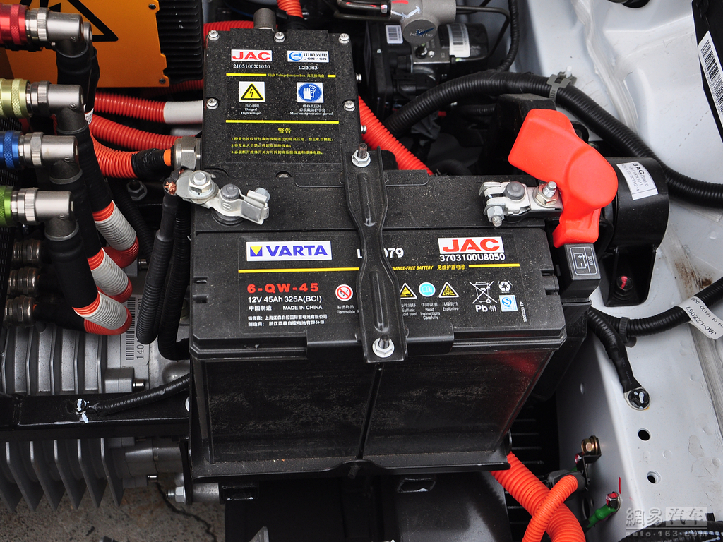 电动汽车车架及电池箱轻量化设计含三维图685439==400ku