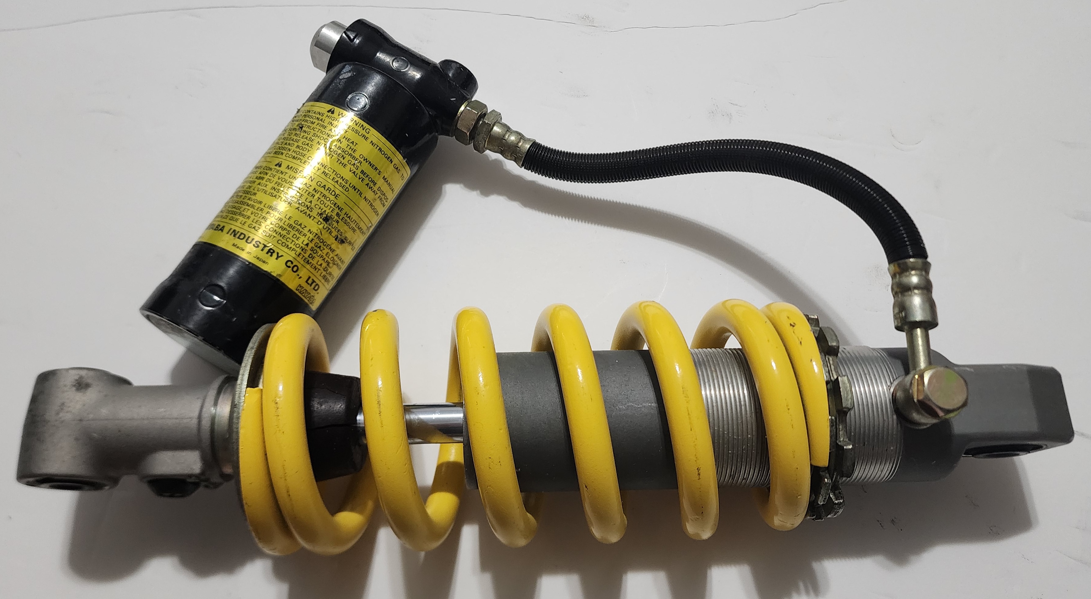 小型跑车悬臂悬架