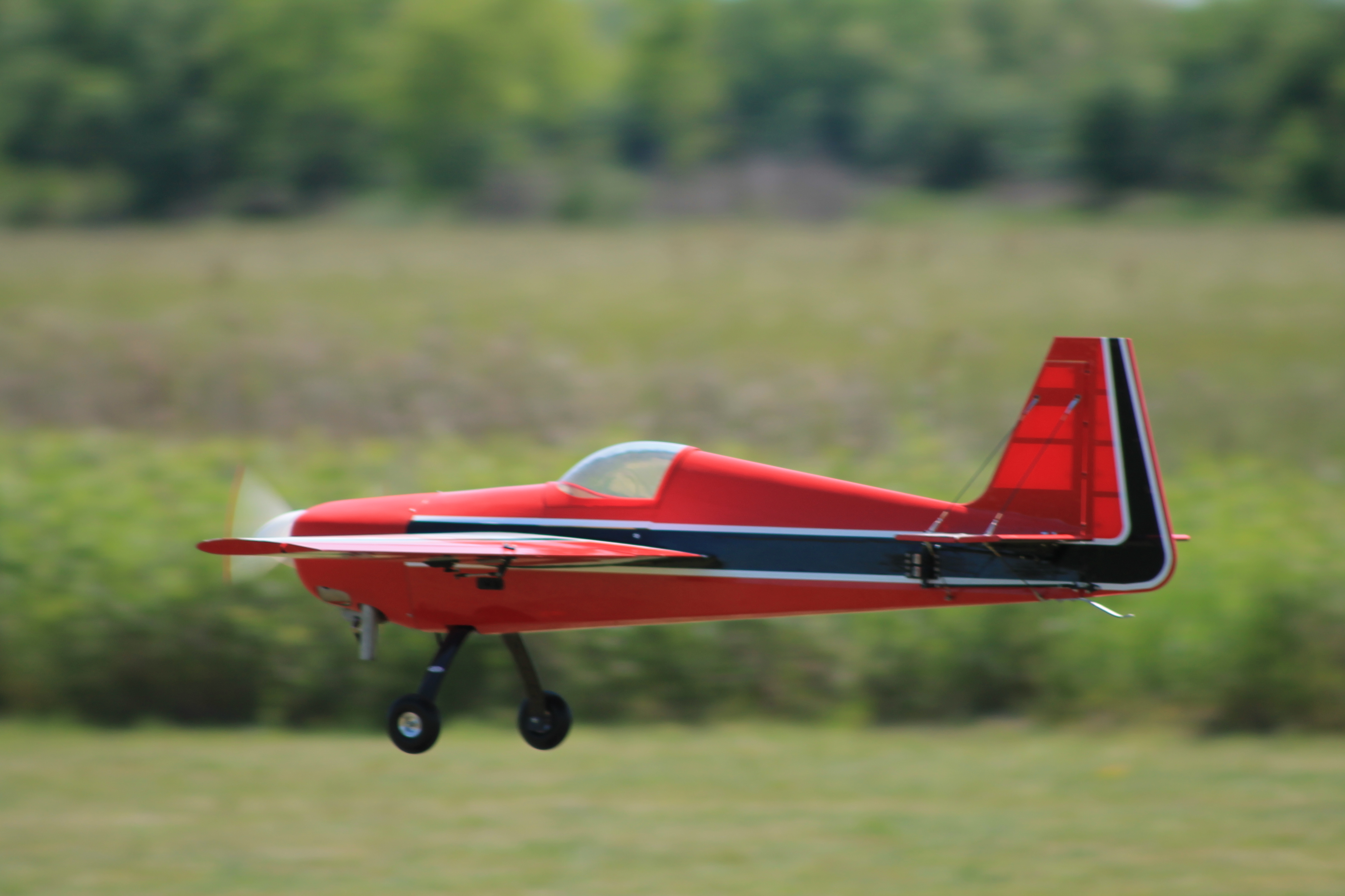 胶合板和轻木构建遥控航模