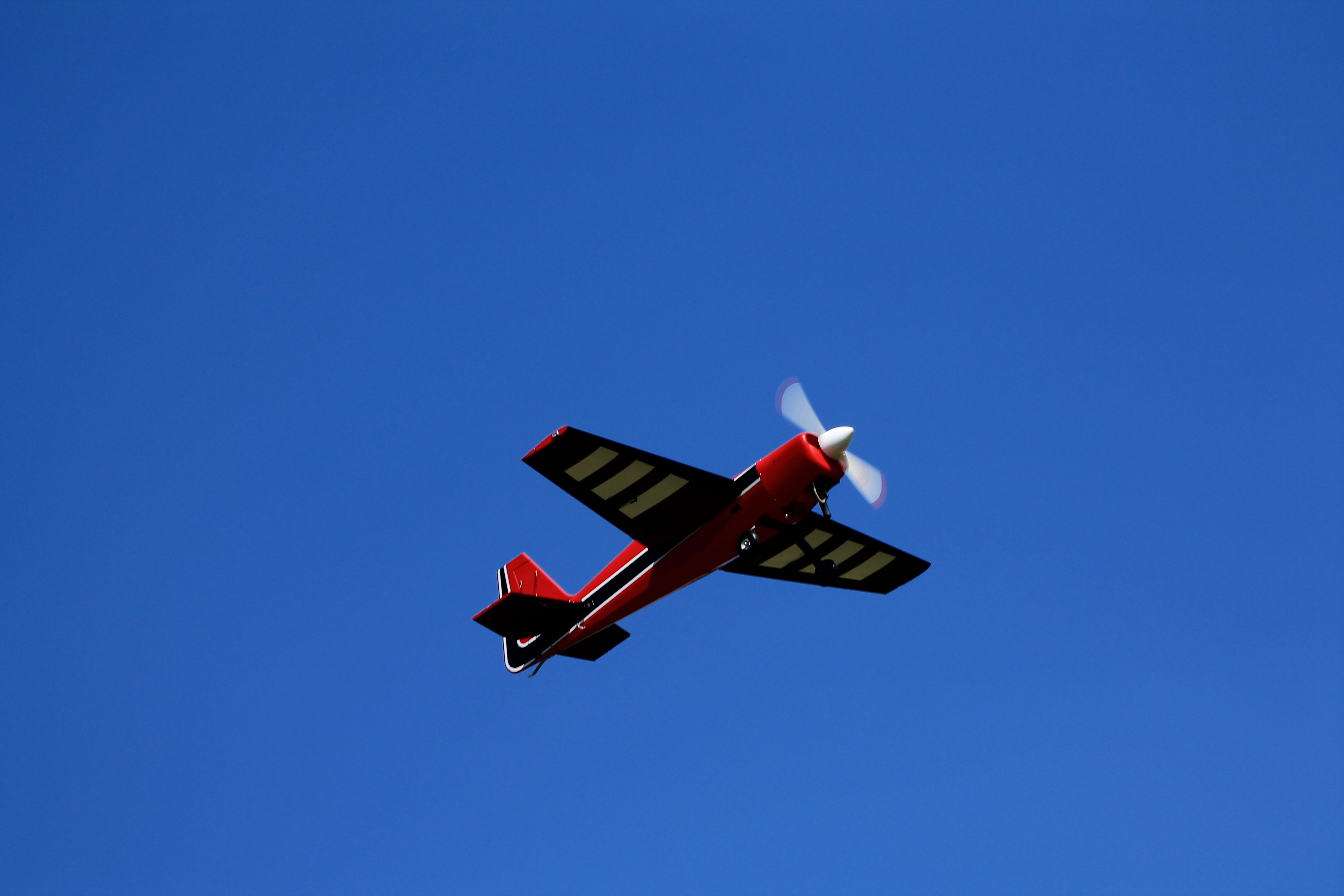 胶合板和轻木构建遥控航模