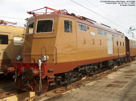 机车火车与铁轨缩略图