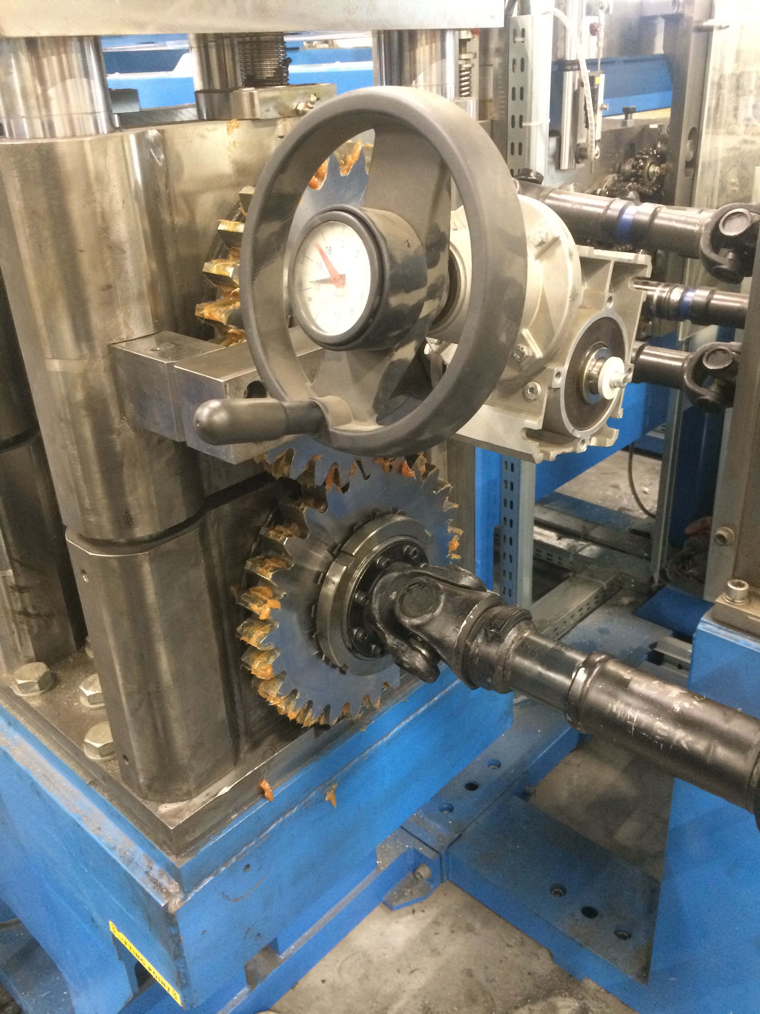 用于色带切割装置的齿轮