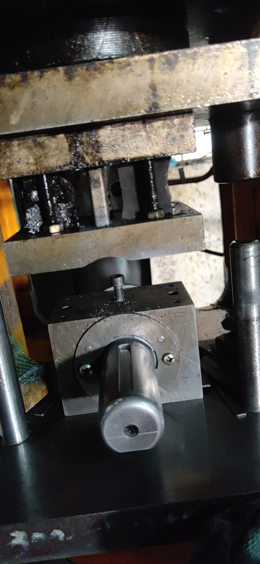 精达油水分离器冲孔机sw19可编辑