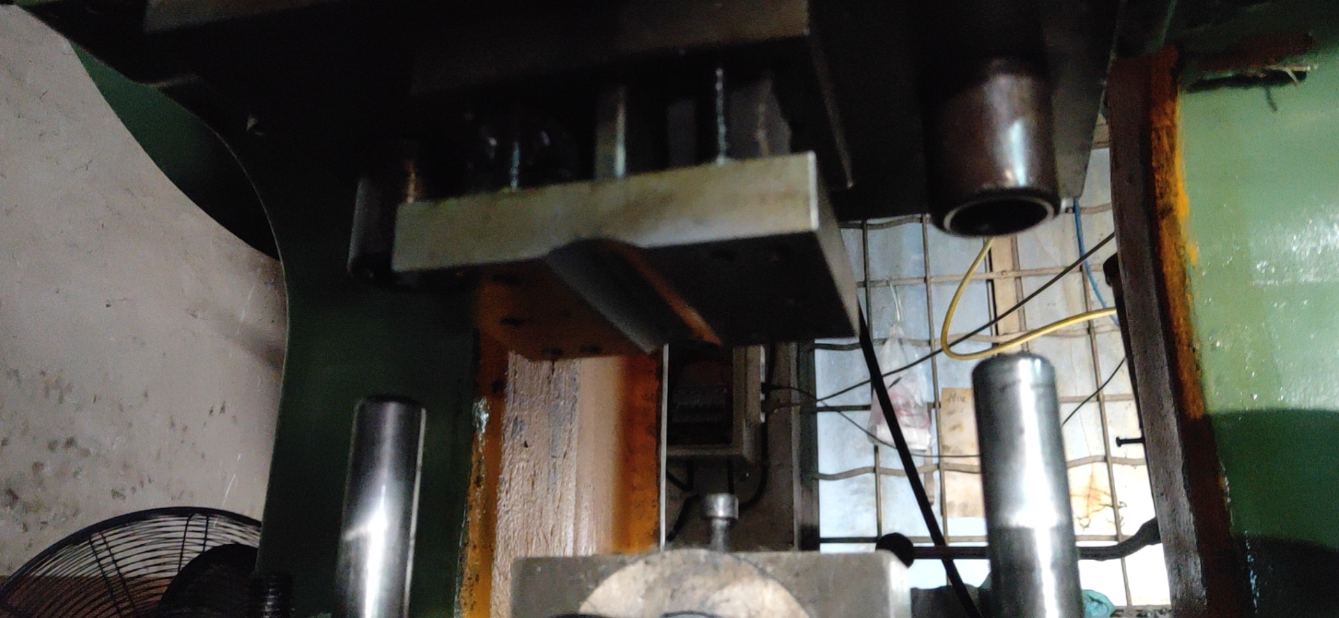 精达油水分离器冲孔机sw19可编辑