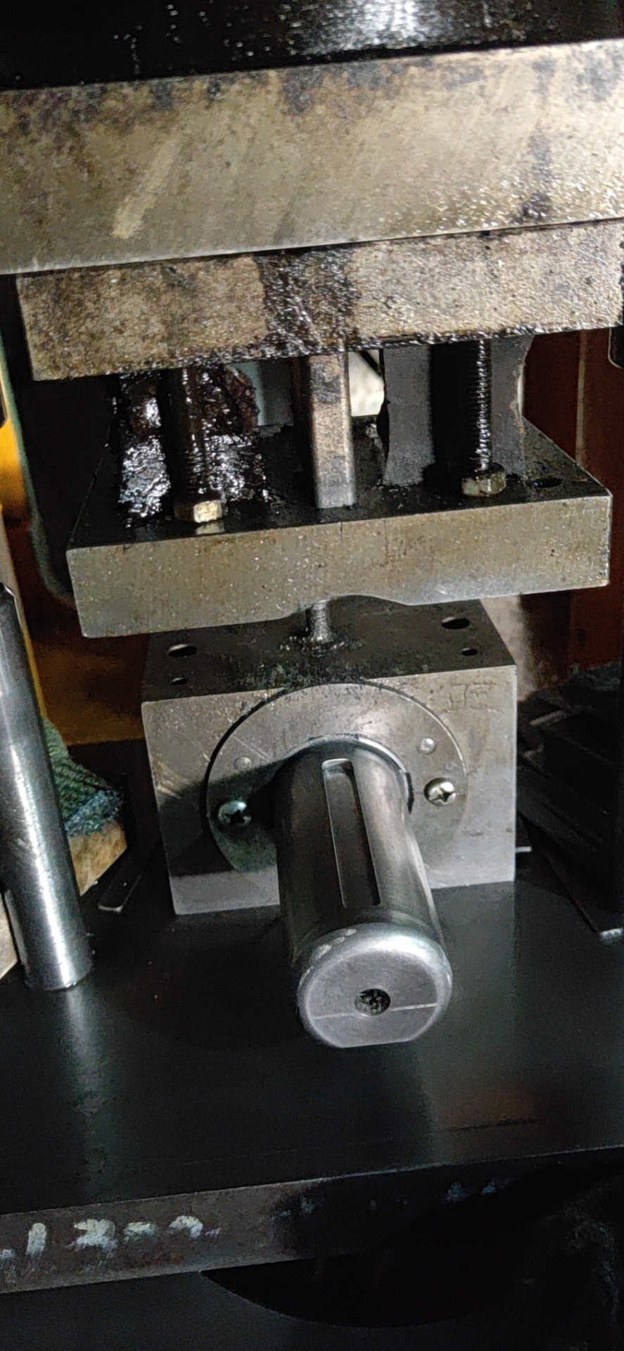 精达油水分离器冲孔机sw19可编辑