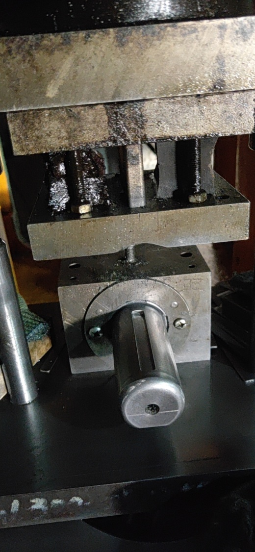 精达油水分离器冲孔机sw19可编辑缩略图