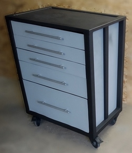 用于存放工具的工具车