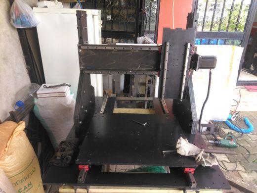 Cnc刳刨机有50x50x50cm的工作区，配有3kw主轴缩略图