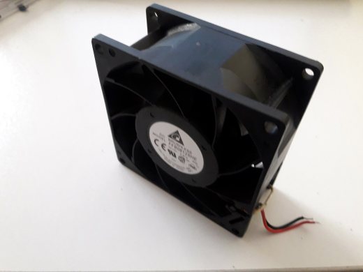 FFB0812SHE 80mm DC12V 0.87A服务器散热风扇服务器方形缩略图