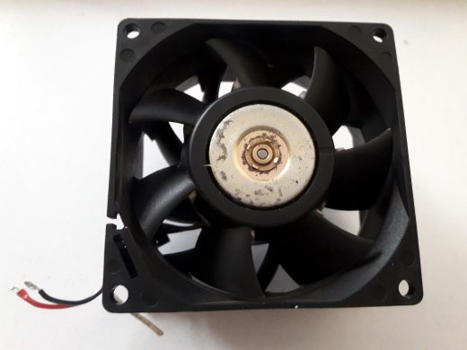 FFB0812SHE 80mm DC12V 0.87A服务器散热风扇服务器方形缩略图
