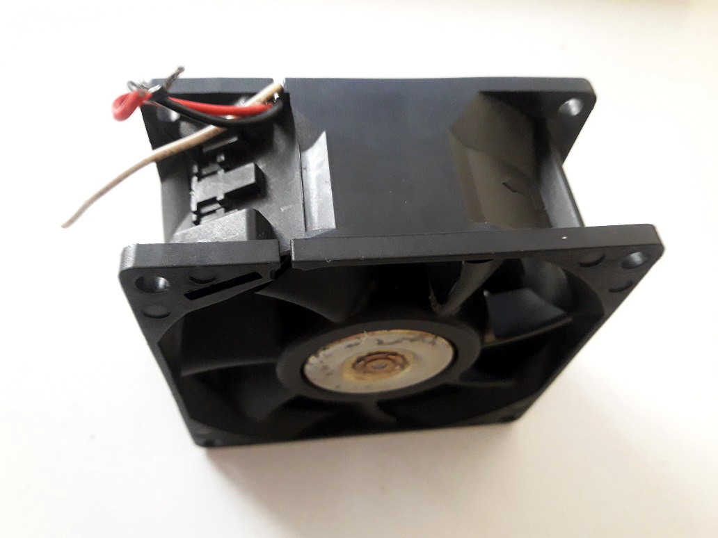 FFB0812SHE 80mm DC12V 0.87A服务器散热风扇服务器方形