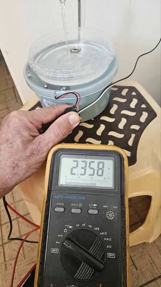 带RF-310T-11400电动机的猫喷泉缩略图