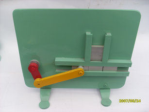 摇臂转床自动卸料装置设计缩略图