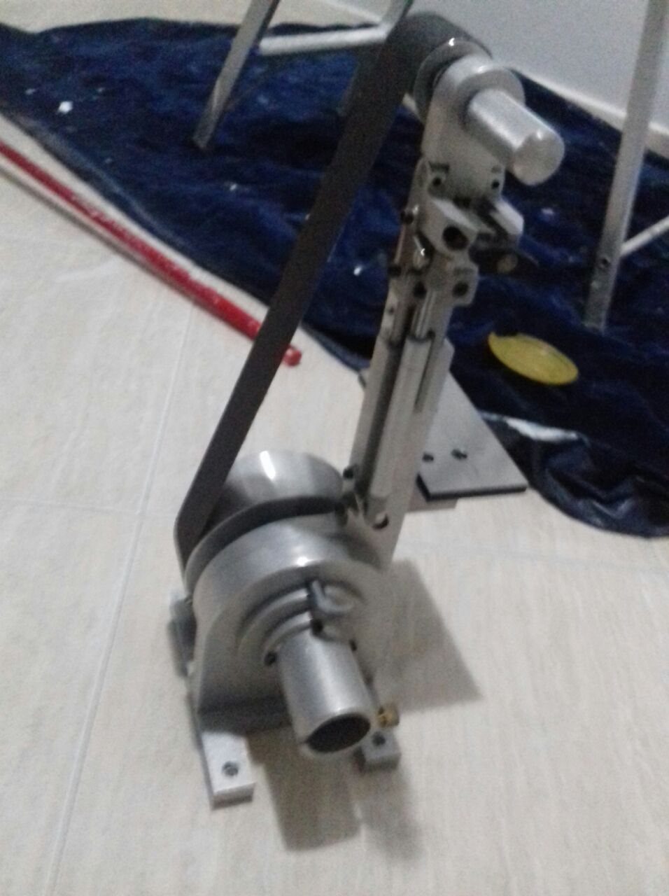 紧凑型砂带磨光机