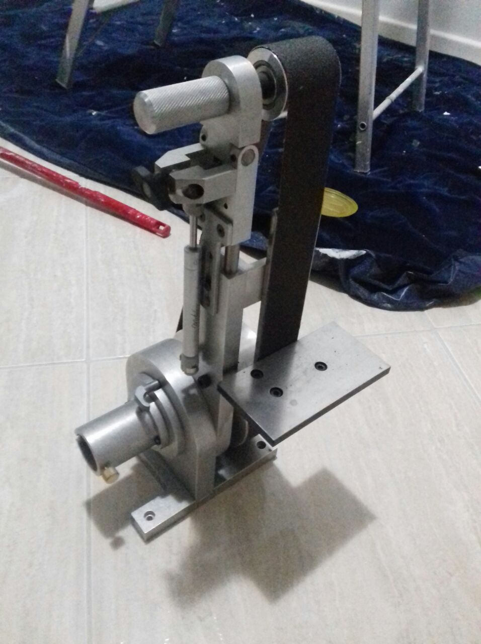 紧凑型砂带磨光机