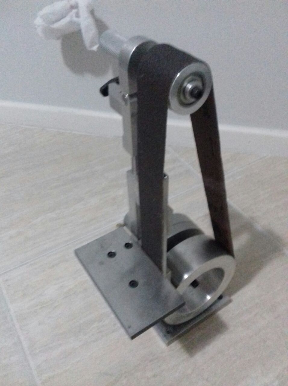 紧凑型砂带磨光机