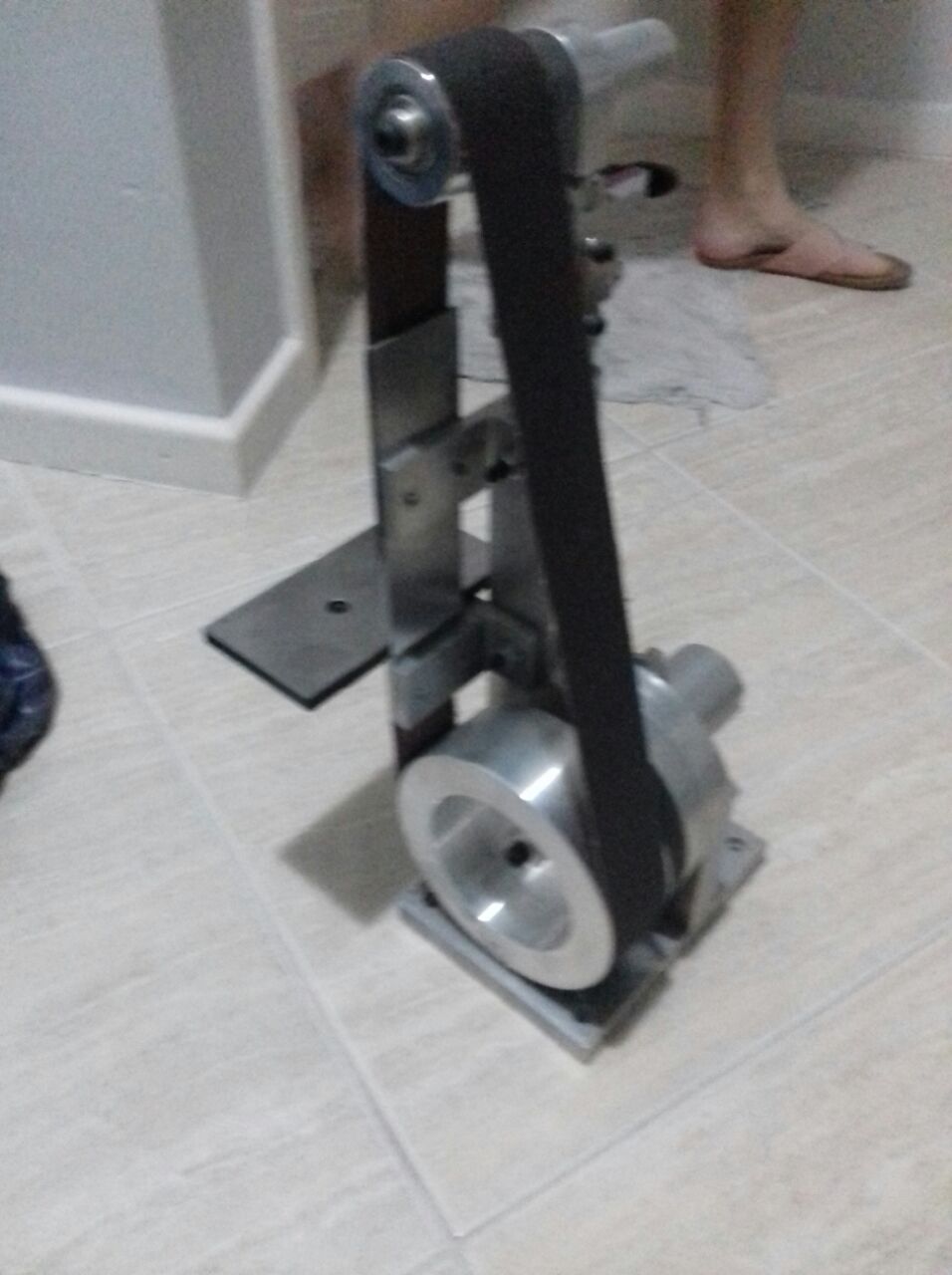 紧凑型砂带磨光机