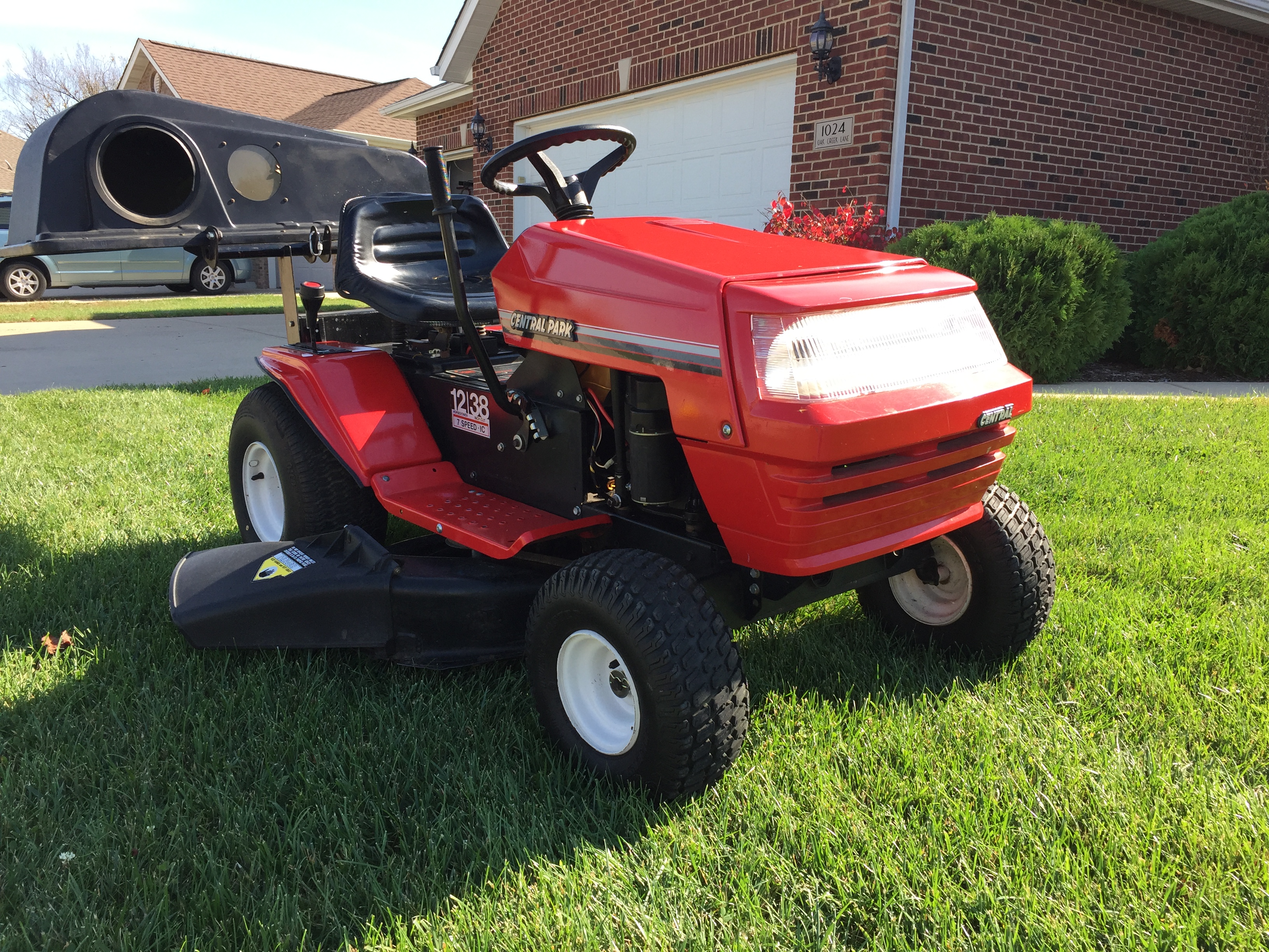 乘坐式割草机模型