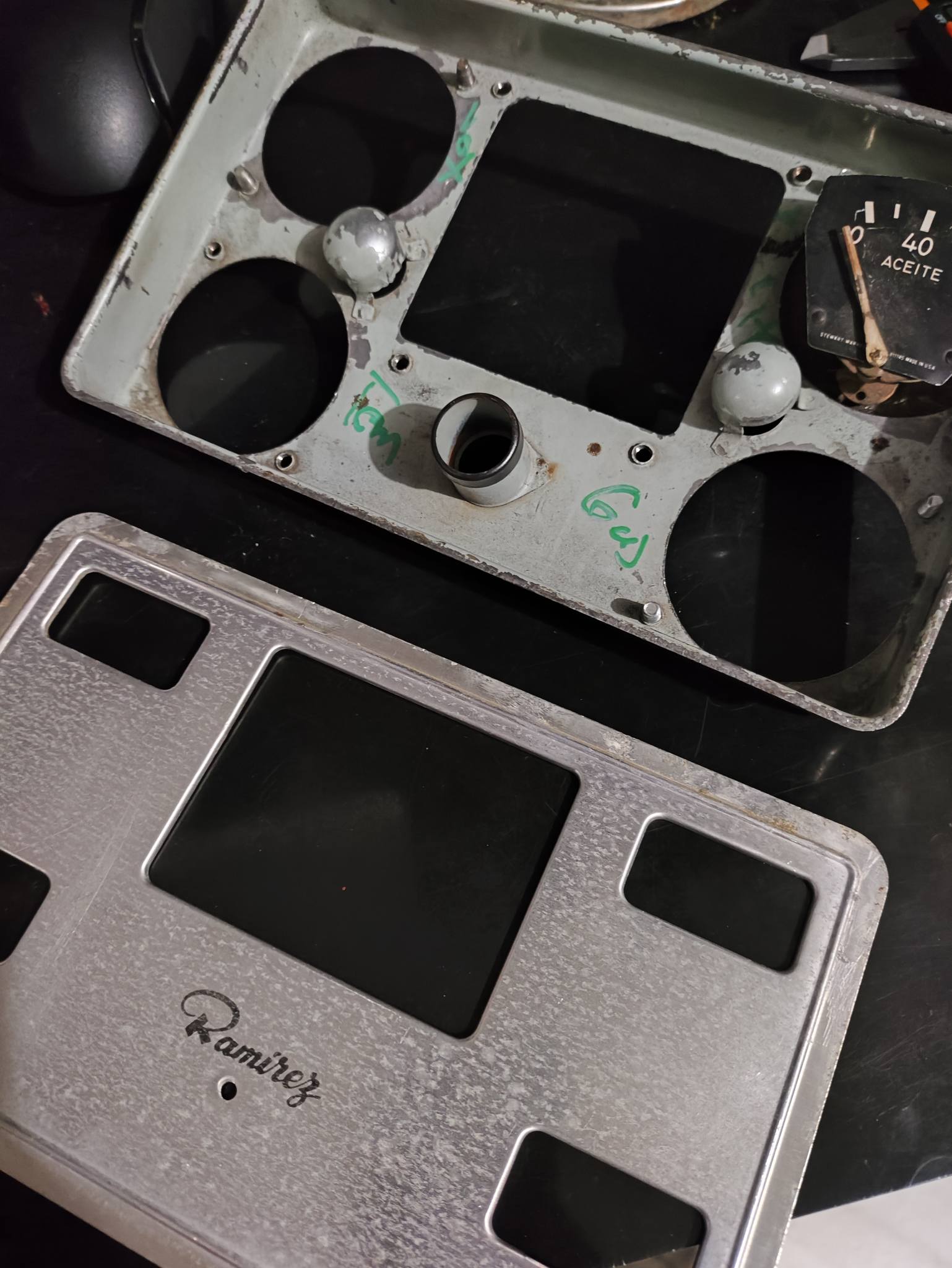 Ramirez Rural 750 的仪表板 Stewart Warner