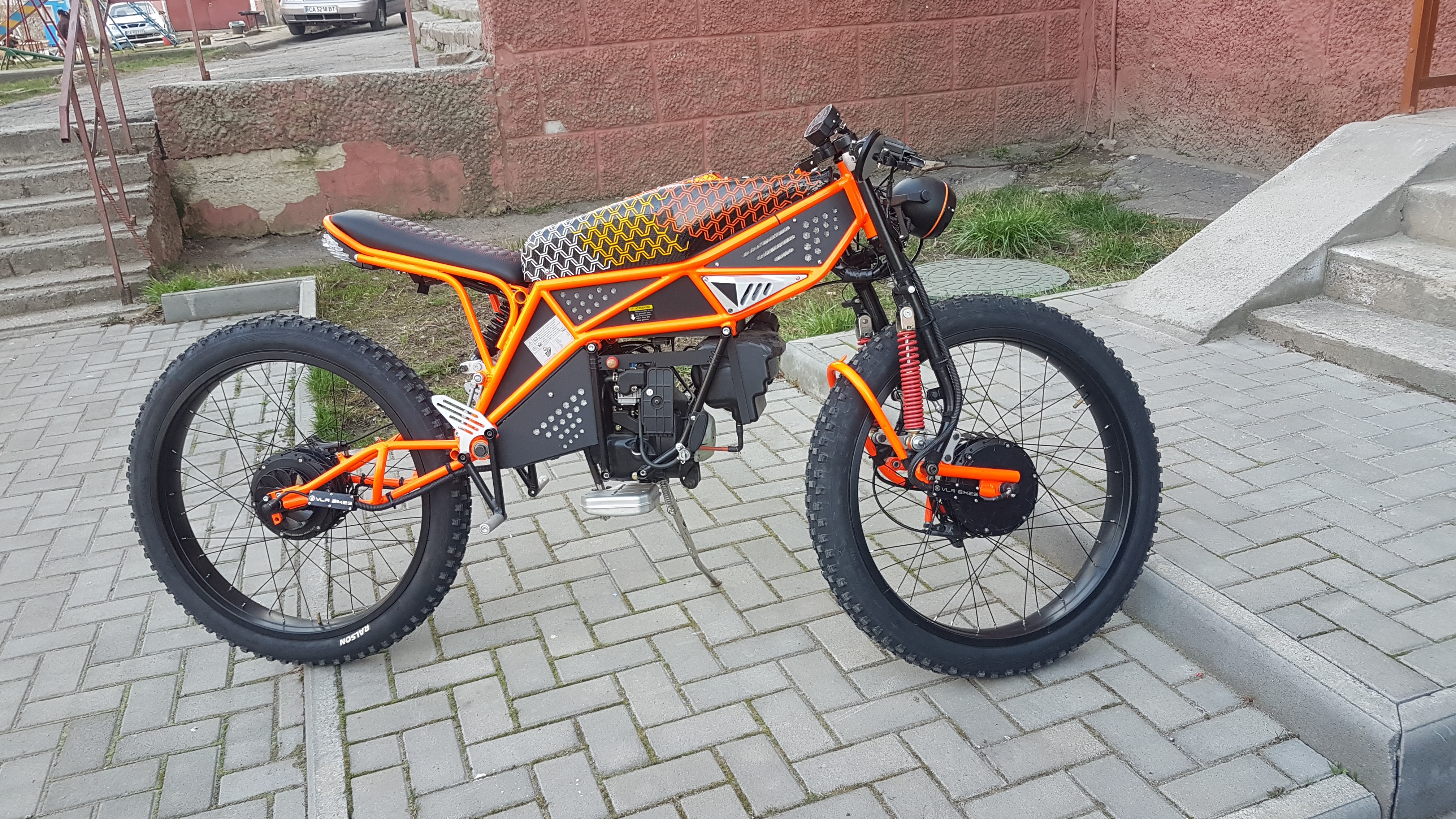 VLR电动自行车大黄蜂