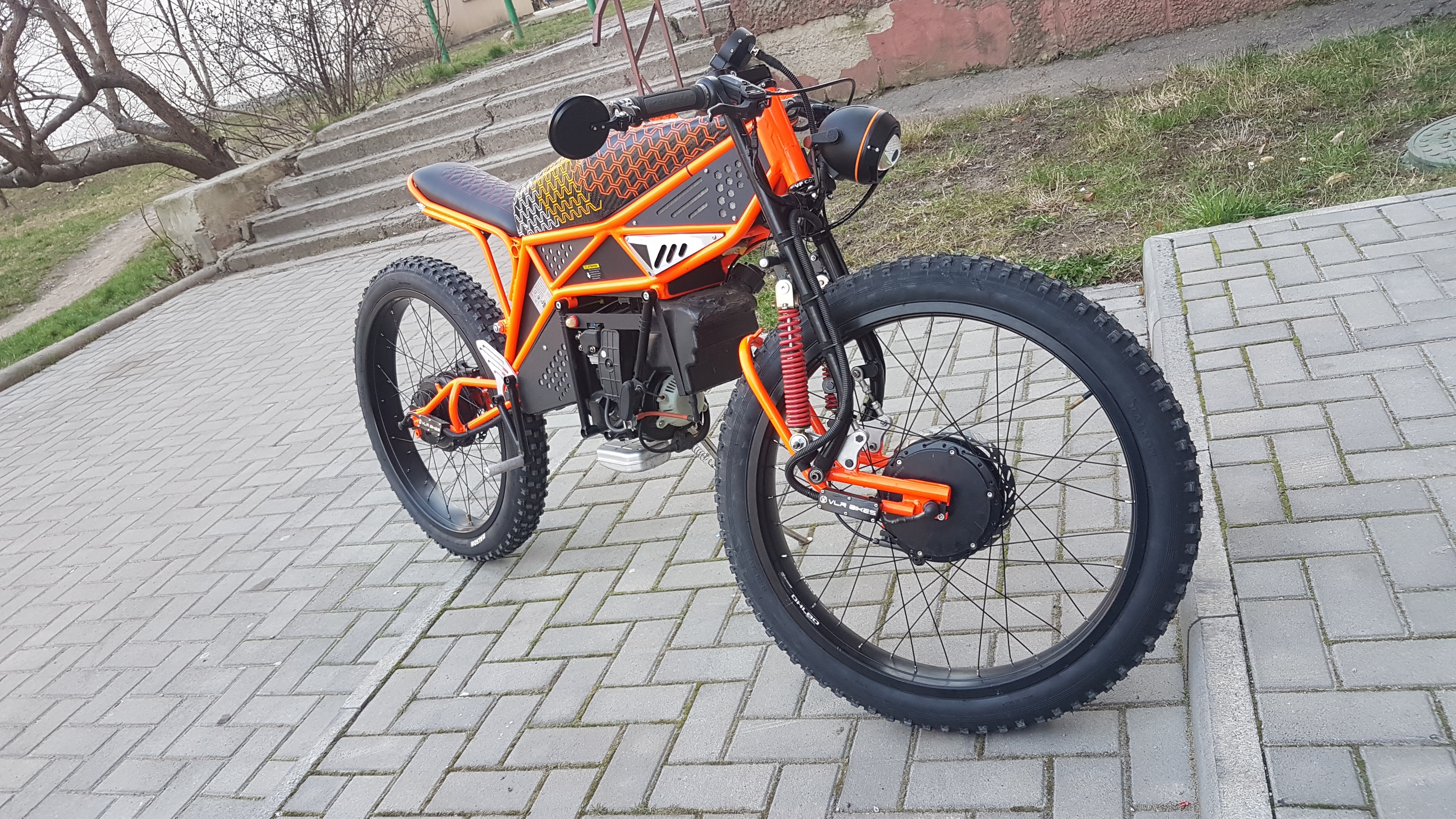 VLR电动自行车大黄蜂