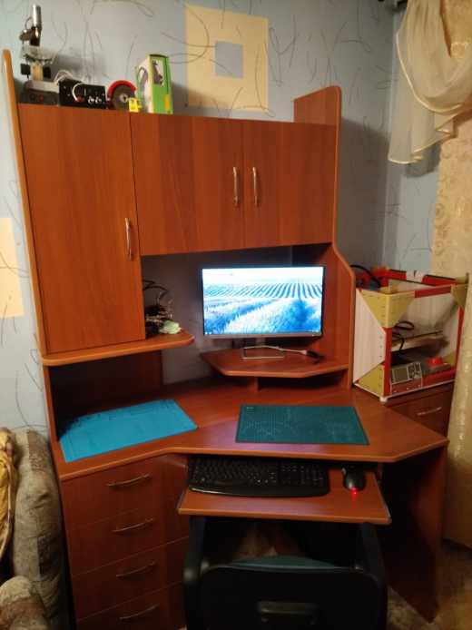 电脑桌和管道3D打印机缩略图