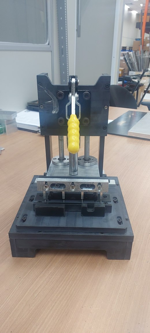 A0002808-电气端子的手动台式压床缩略图