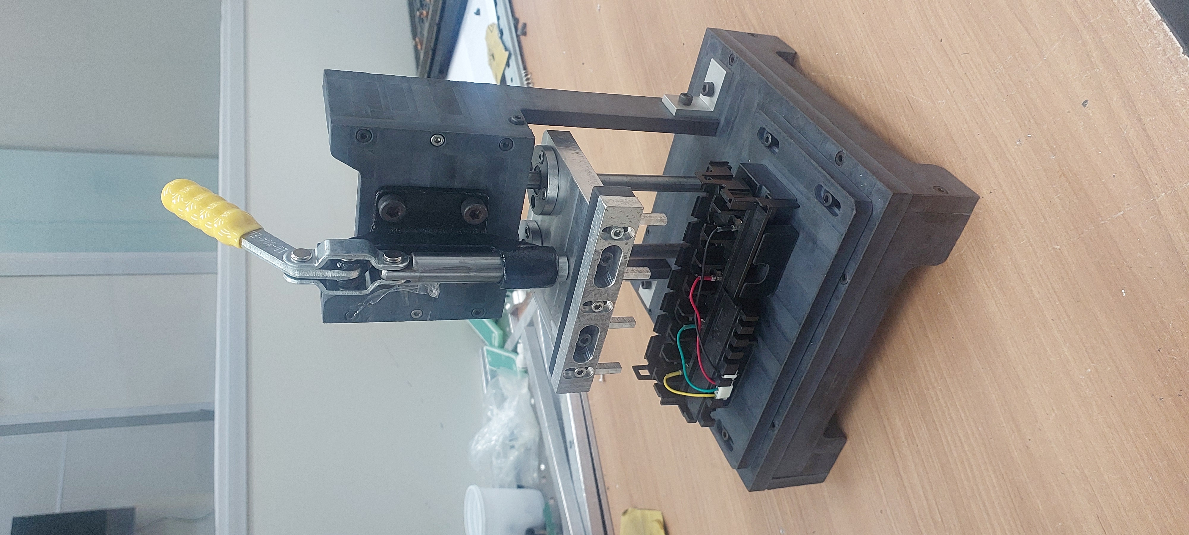 A0002808-电气端子的手动台式压床