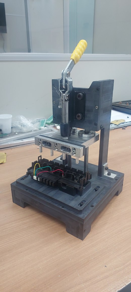 A0002808-电气端子的手动台式压床缩略图