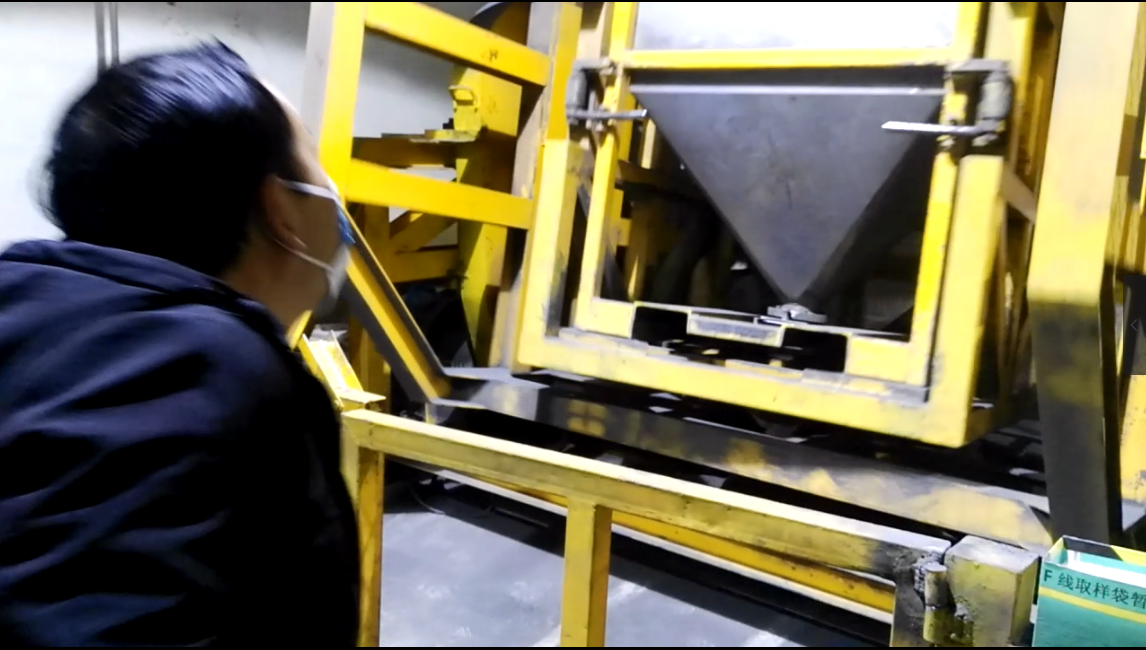 大型物料搅拌机的结构设计