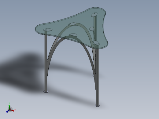 由金属片和玻璃制成的轻便咖啡桌
