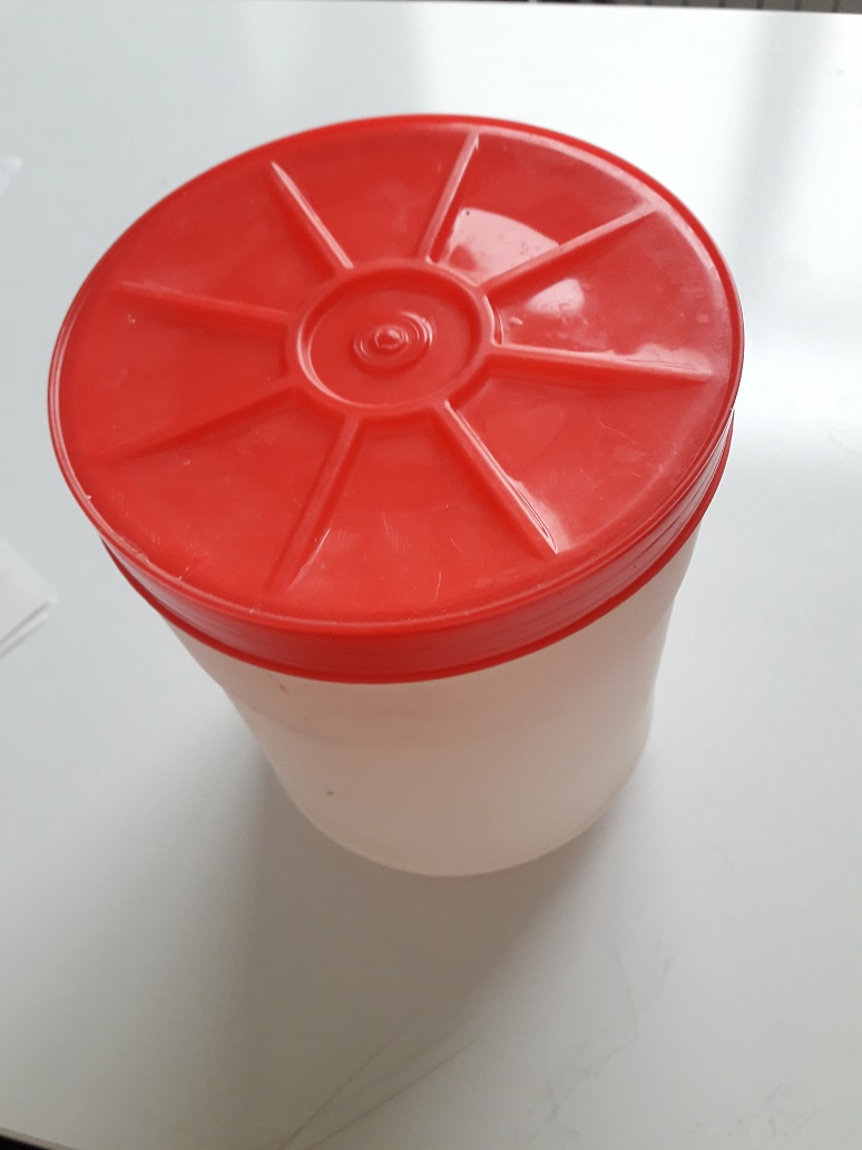 带帽的塑料包