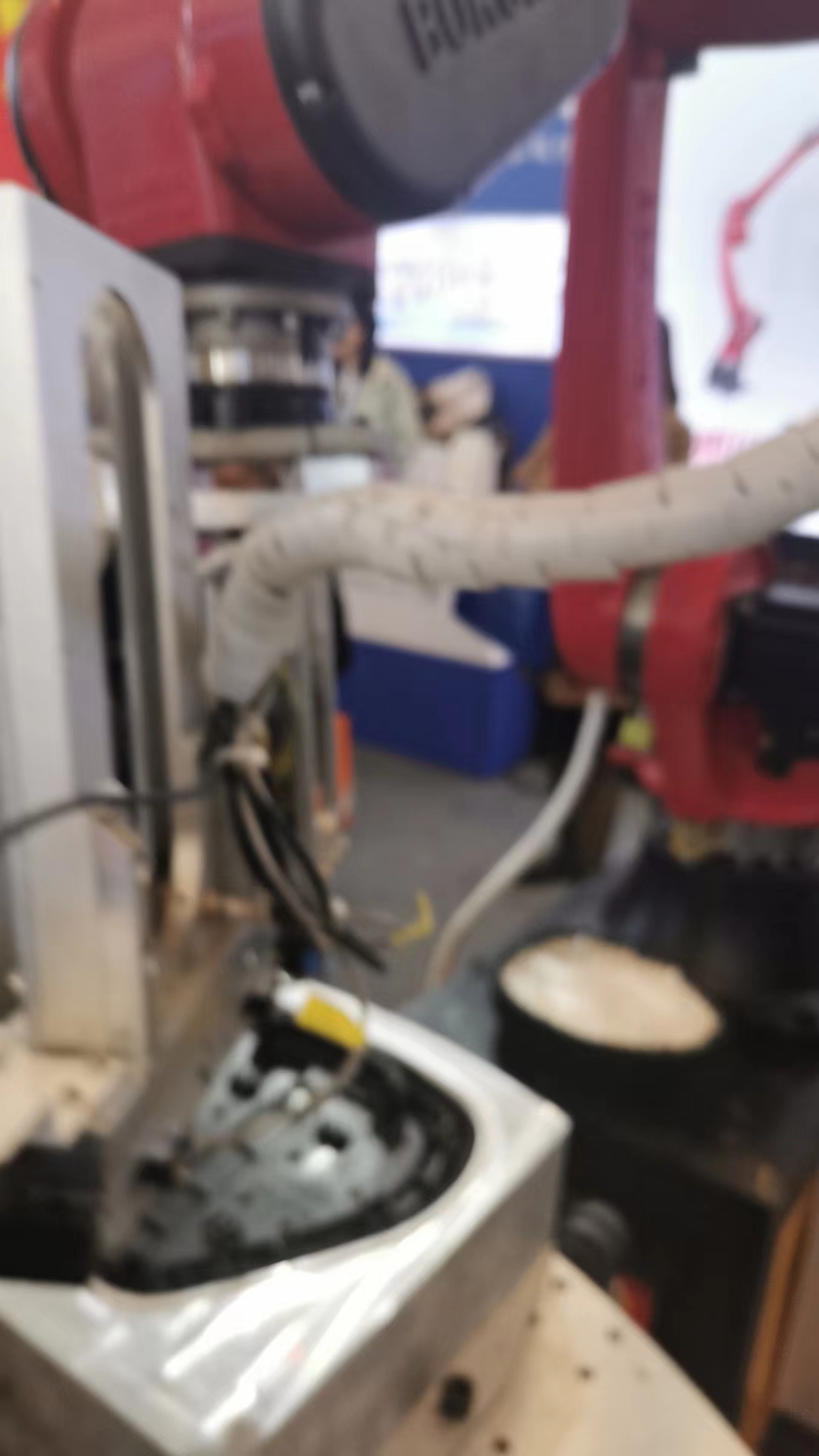 电动车鞍座打钉机