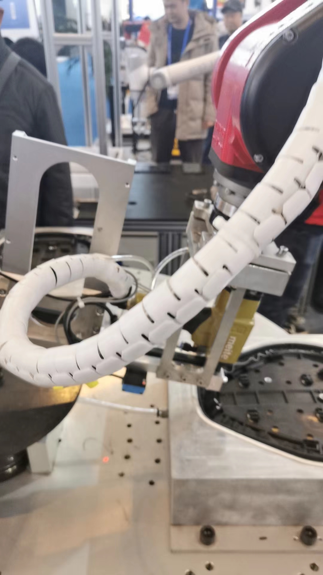 电动车鞍座打钉机