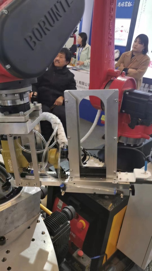 电动车鞍座打钉机缩略图