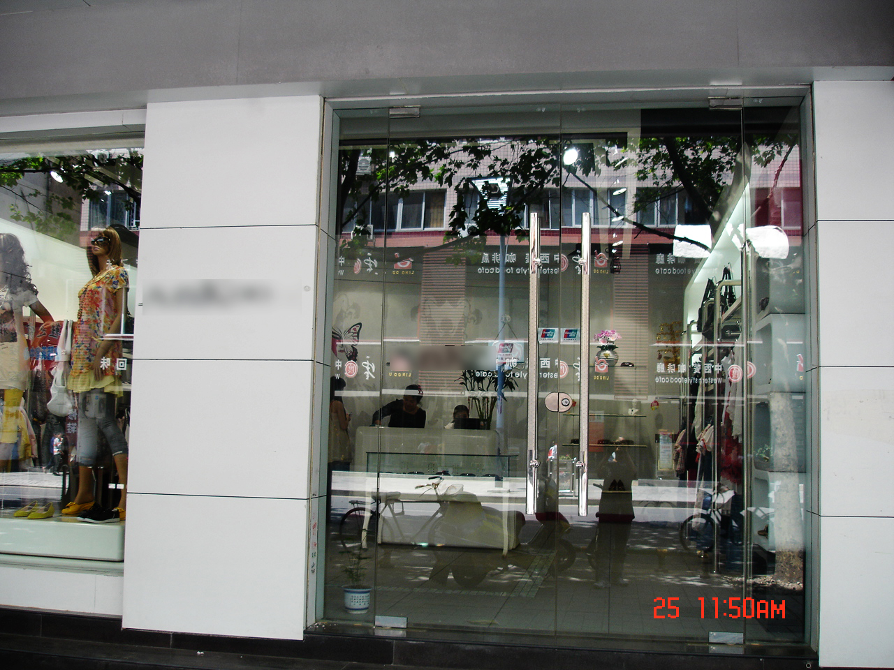 时尚品牌女装店设计(含实景照))